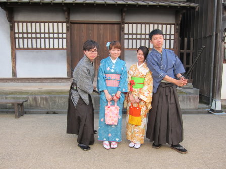 4人行