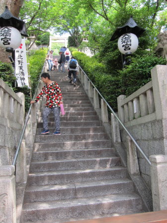 北野天滿神社前的樓梯