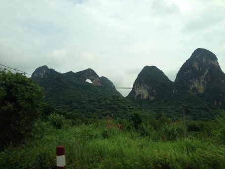 中途遇見月亮山