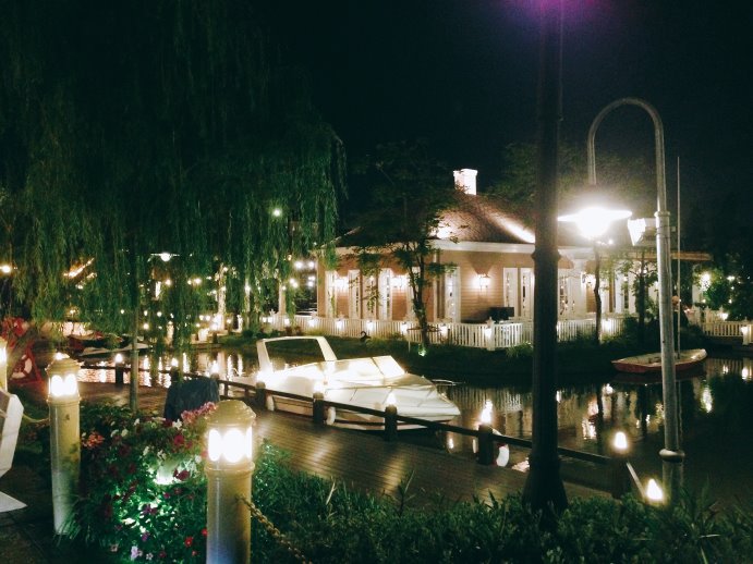 晚上的巧克力莊園