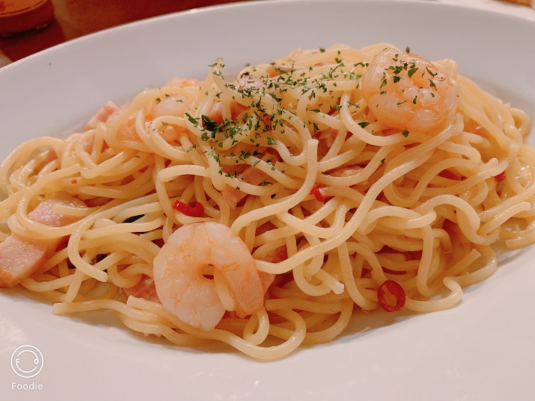 エビとベーコンのペペロンチーノ(¥1,210)